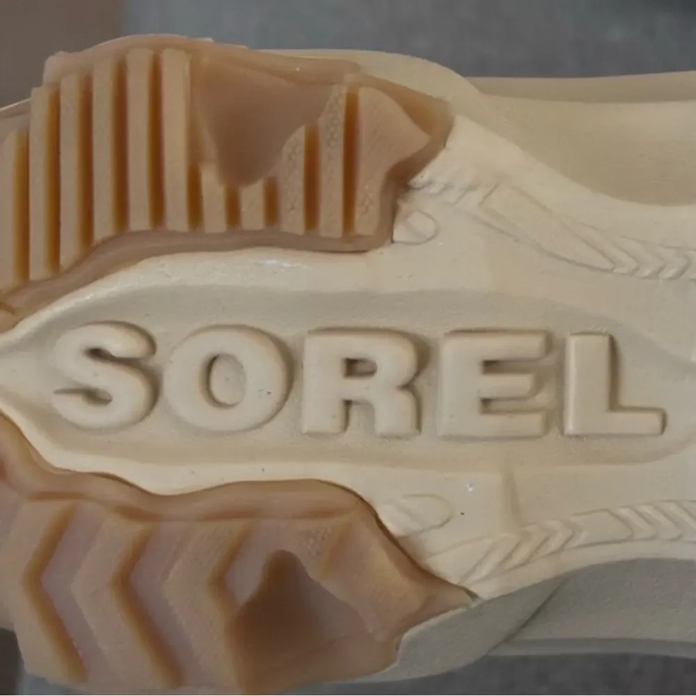 Sorel Women’s Kinetic Breakthru Acadia Waterproof Suede Boots Size 8.5